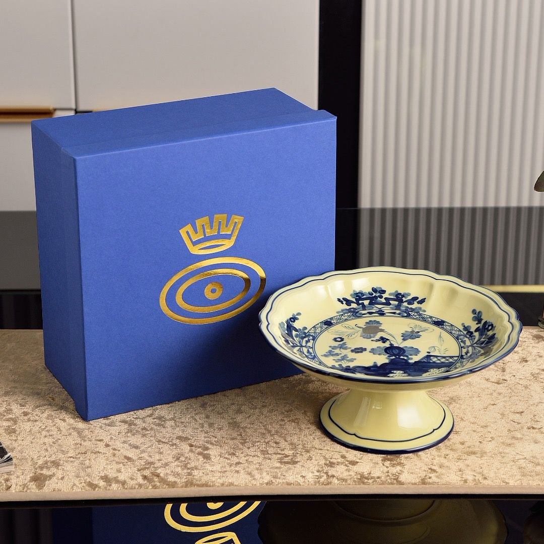 Ginori 1735 Single porcelain round plate with stem - Ginori Plates | Aleppo Gift UAE